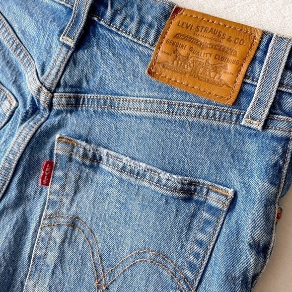 Levi's Ribcage Shorts - Picture 8 of 12